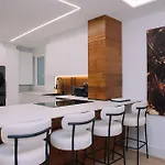 Elegancia Y Diseno En By * 比戈