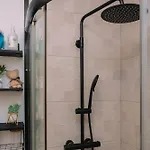 Elegancia Y Diseno En By 比戈