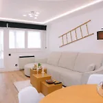 Elegancia Y Diseno En By 比戈