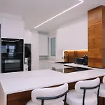 Elegancia Y Diseno En By 公寓 比戈