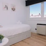 Elegancia Y Diseno En By 公寓 *