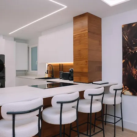 Elegancia Y Diseno En By * ヴィーゴ