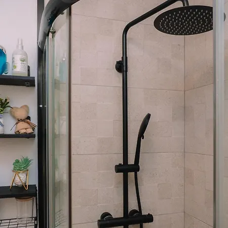 Elegancia Y Diseno En By ヴィーゴ