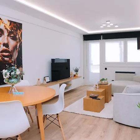 Elegancia Y Diseno En By * ヴィーゴ