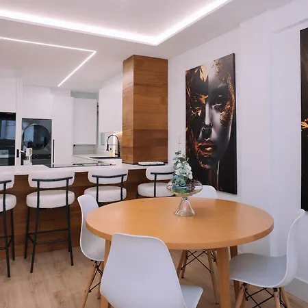 Elegancia Y Diseno En By Apartamento