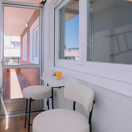 Elegancia Y Diseno En By * ヴィーゴ