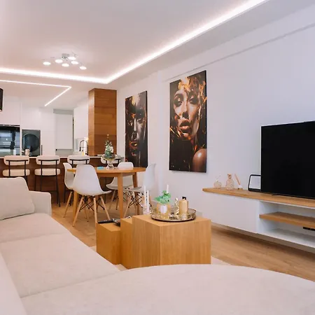 Elegancia Y Diseno En By アパート