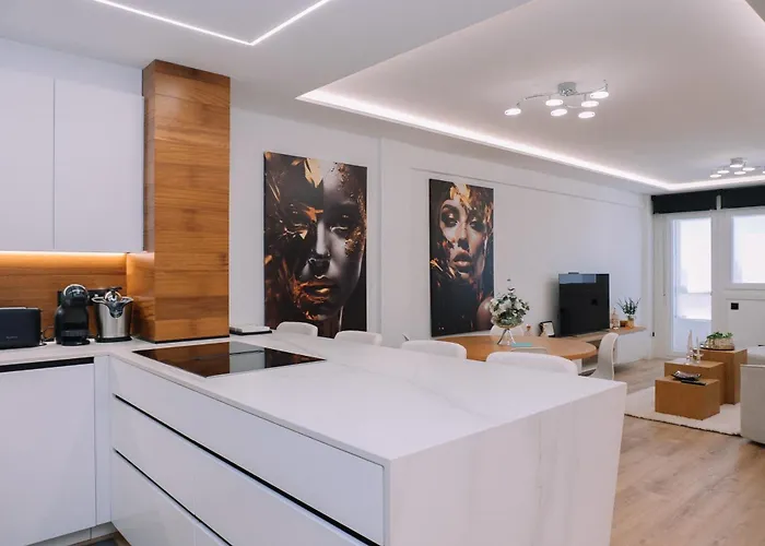 Elegancia Y Diseno En By Apartmán